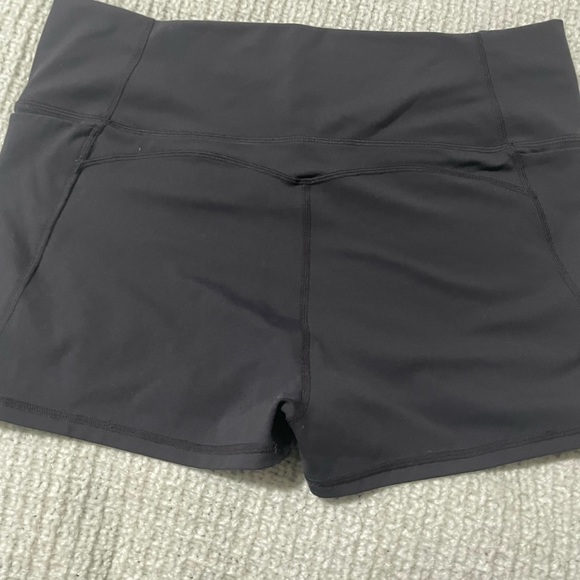 Fabletics pure luxe 6” 2 shorts black and grey - Picture 5 of 6
